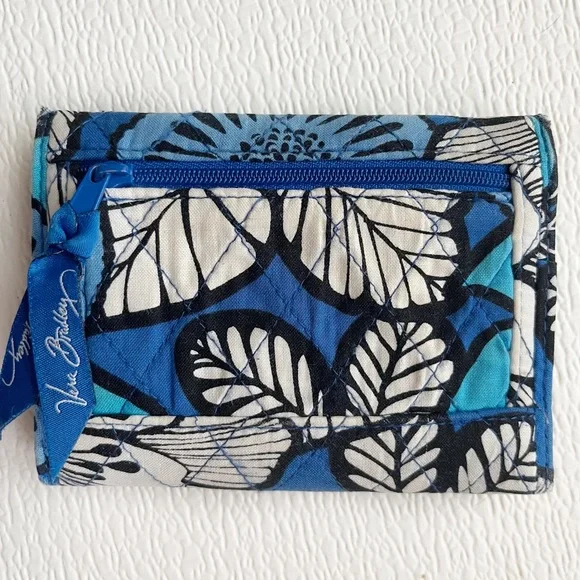 Vera Bradley Blue and White‎ Women’s Wallet - Picture 2 of 8
